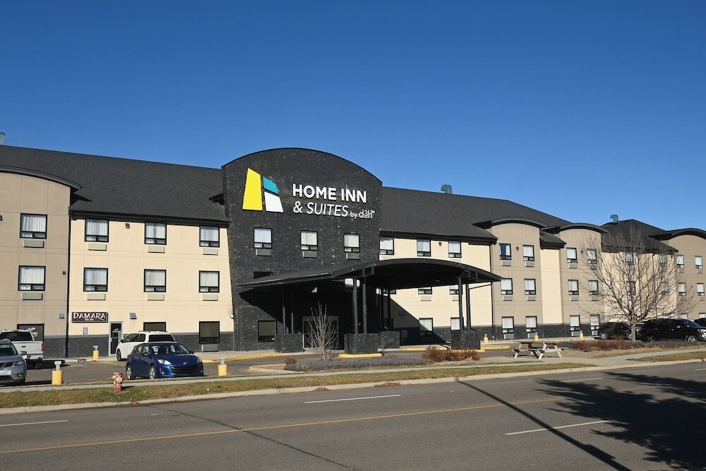 Фото Home Inn & Suites Swift Current