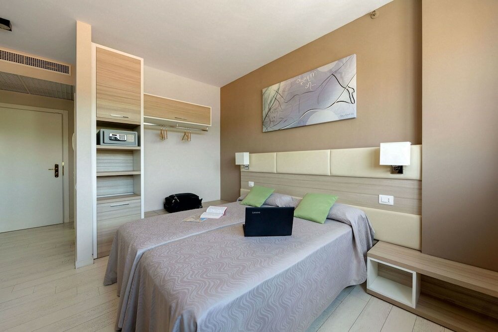 Фото Hotel Cristina