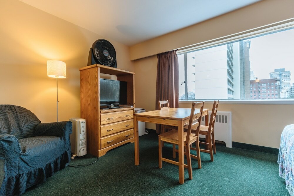 Фото English Bay Hotel