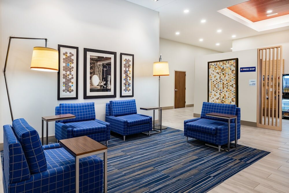 Фото Holiday Inn Express & Suites Lincoln Downtown