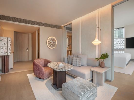 Фото Kromo Bangkok Curio Collection by Hilton