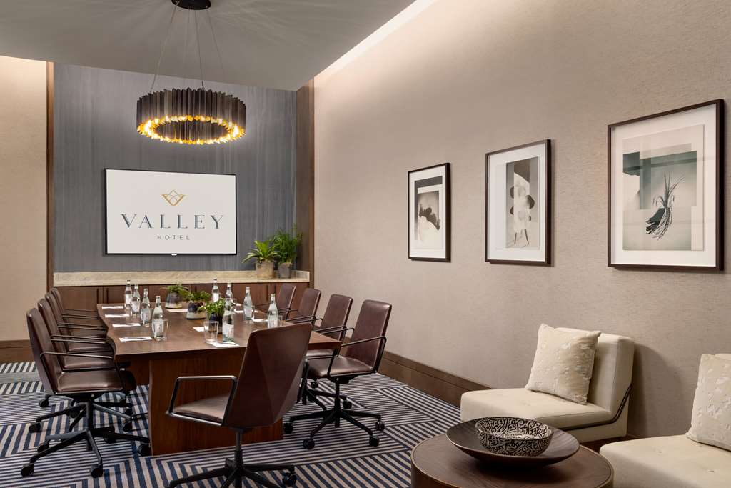 Фото Valley Hotel Homewood Birmingham, Curio Collection by Hilton
