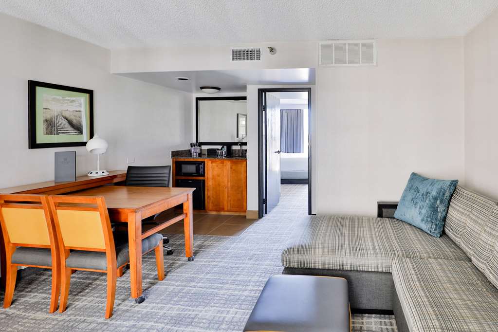 Фото Embassy Suites by Hilton Austin Central