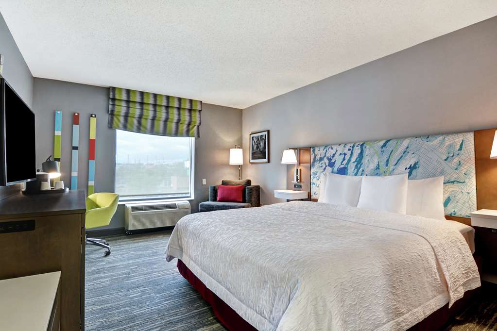 Фото Hampton Inn & Suites Newark-Harrison-Riverwalk