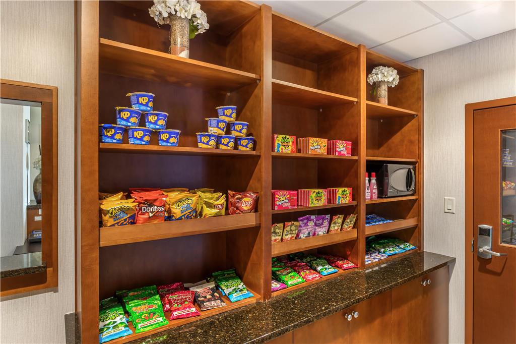 Фото Best Western Plus Service Inn & Suites