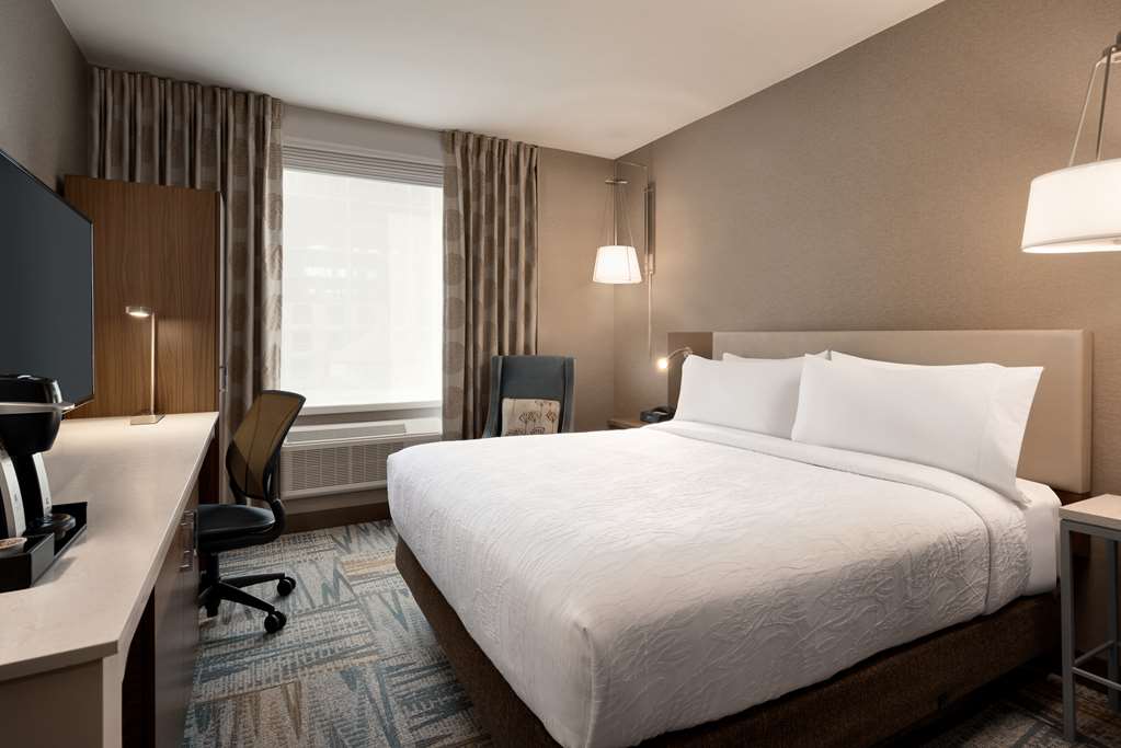 Фото Hilton Garden Inn New York Times Square South