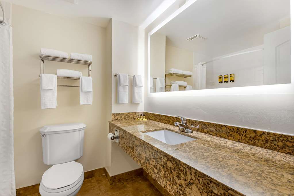 Фото Best Western Plus Universal Inn