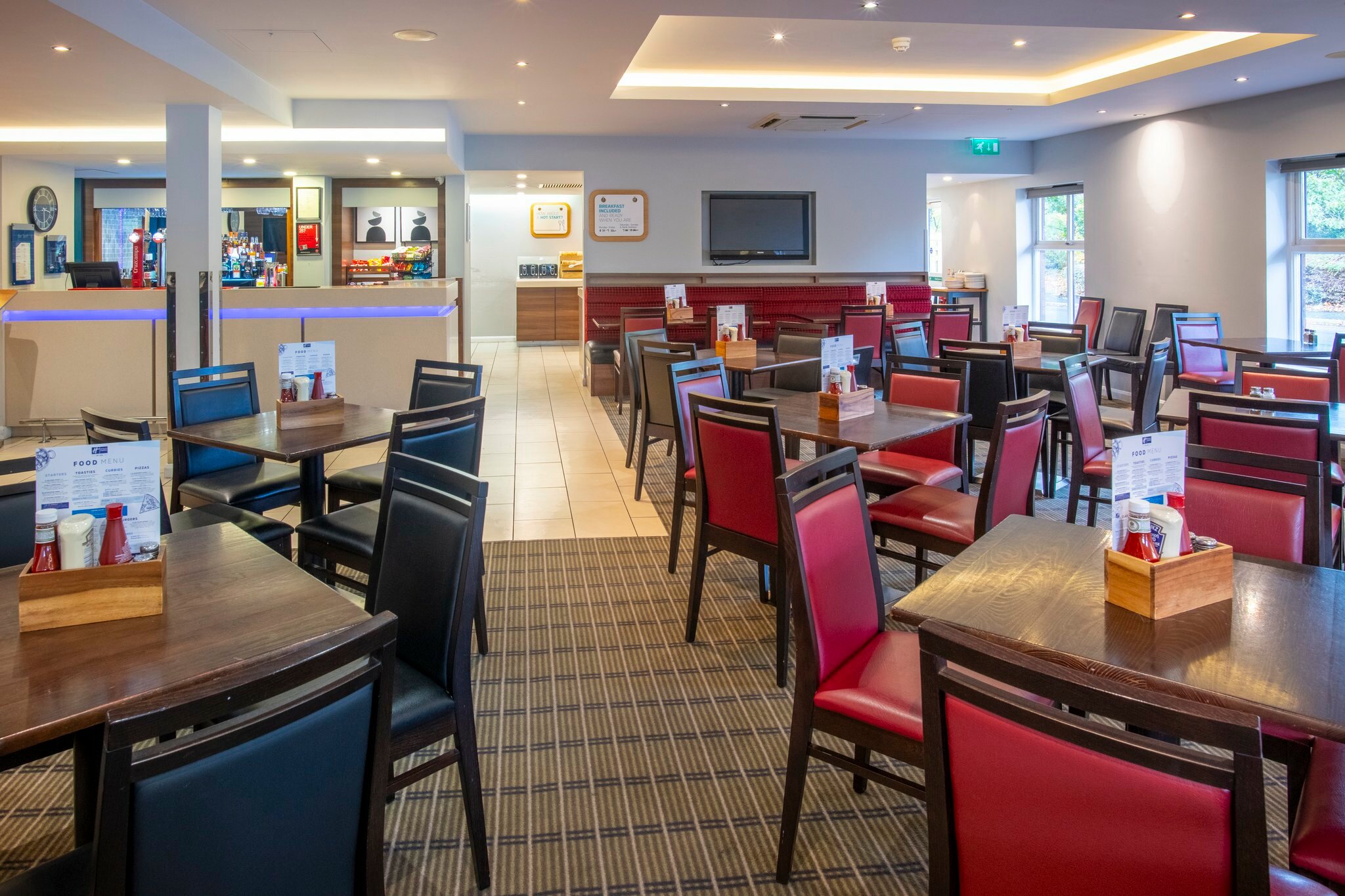 Фото Holiday Inn Express Birmingham - Oldbury, an Ihg Hotel