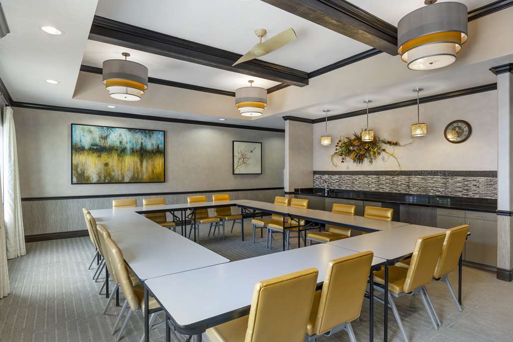 Фото Best Western Plus Emerald Inn & Suites