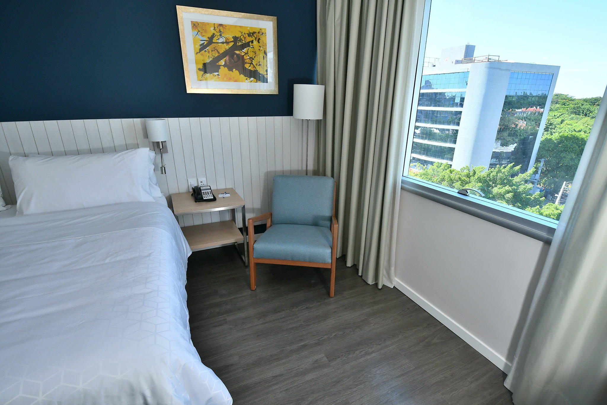 Фото Holiday Inn Express Asuncion Aviadores, an Ihg Hotel