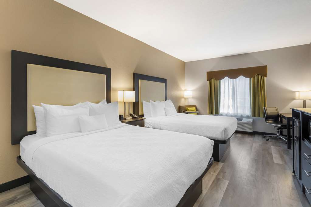 Фото Best Western Plus Des Moines West Inn & Suites