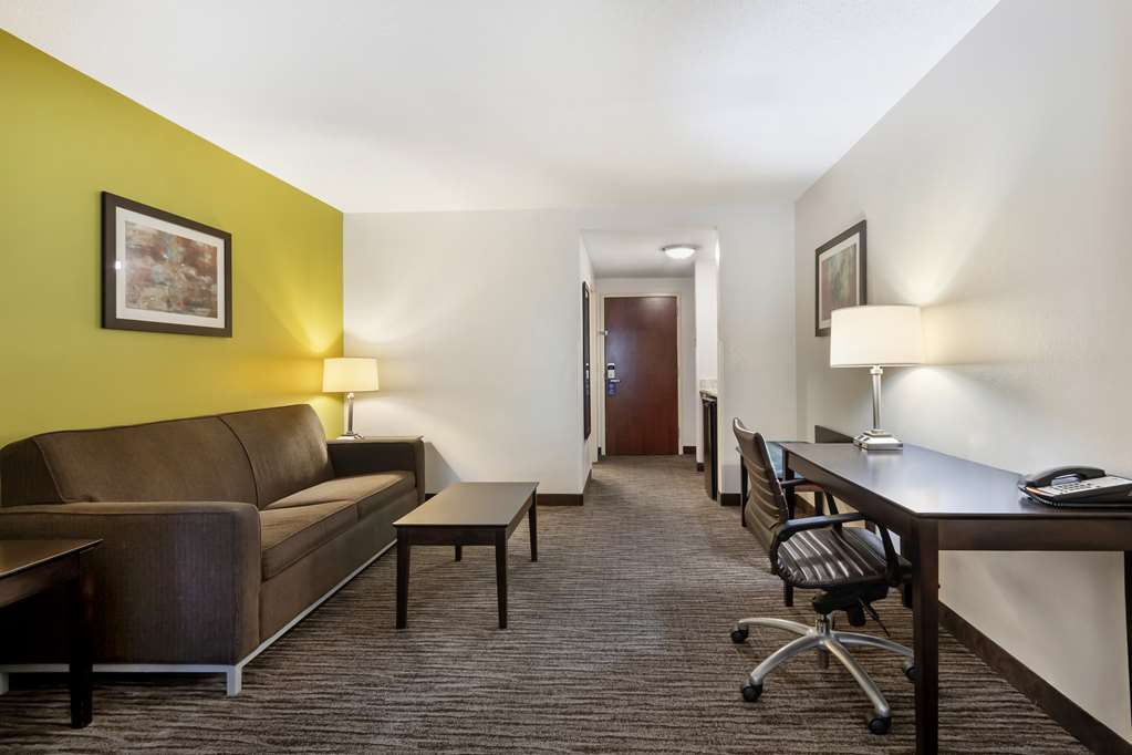 Фото Best Western Magnolia Inn and Suites
