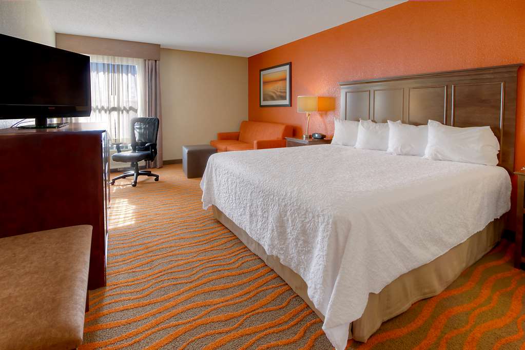 Фото Hampton Inn Russellville
