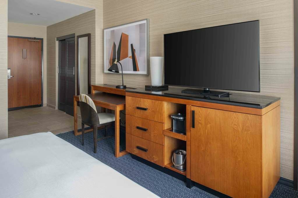 Фото Doubletree Hotel San Francisco Airport