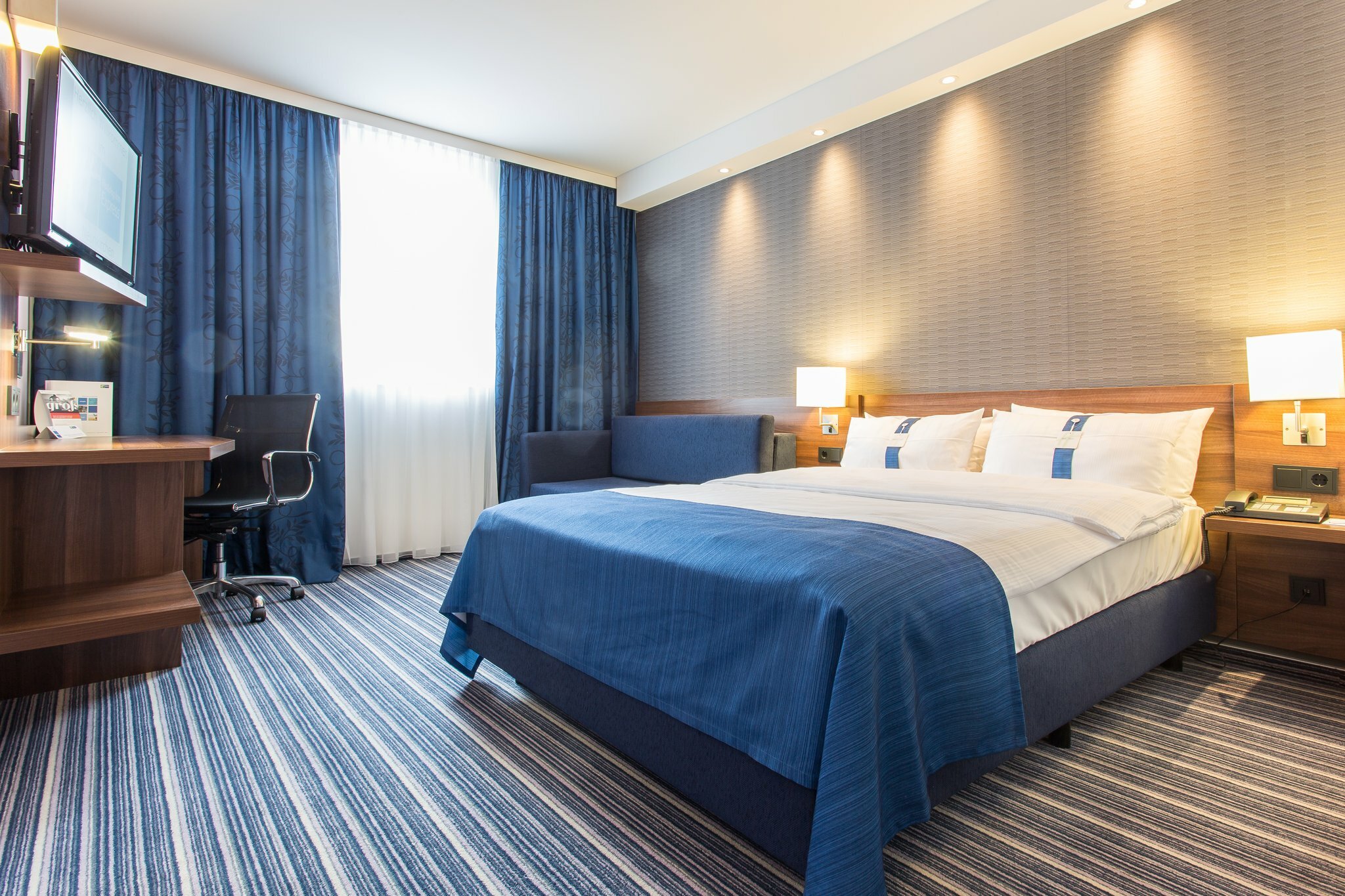 Фото Holiday Inn Express Neunkirchen