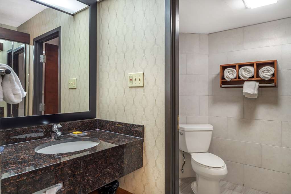 Фото Best Western Plus Houston Energy Corridor