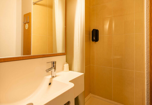 Гостиница B&b Hotel Grenoble Centre Alpexpo в Гренобле