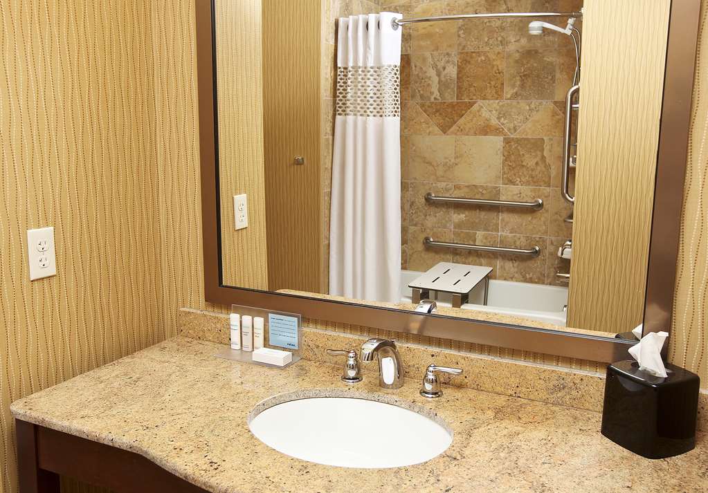 Фото Hampton Inn & Suites by Hilton Fargo Medical Center