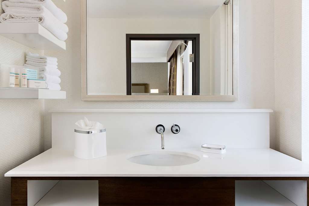 Фото Hampton Inn & Suites Dallas Downtown