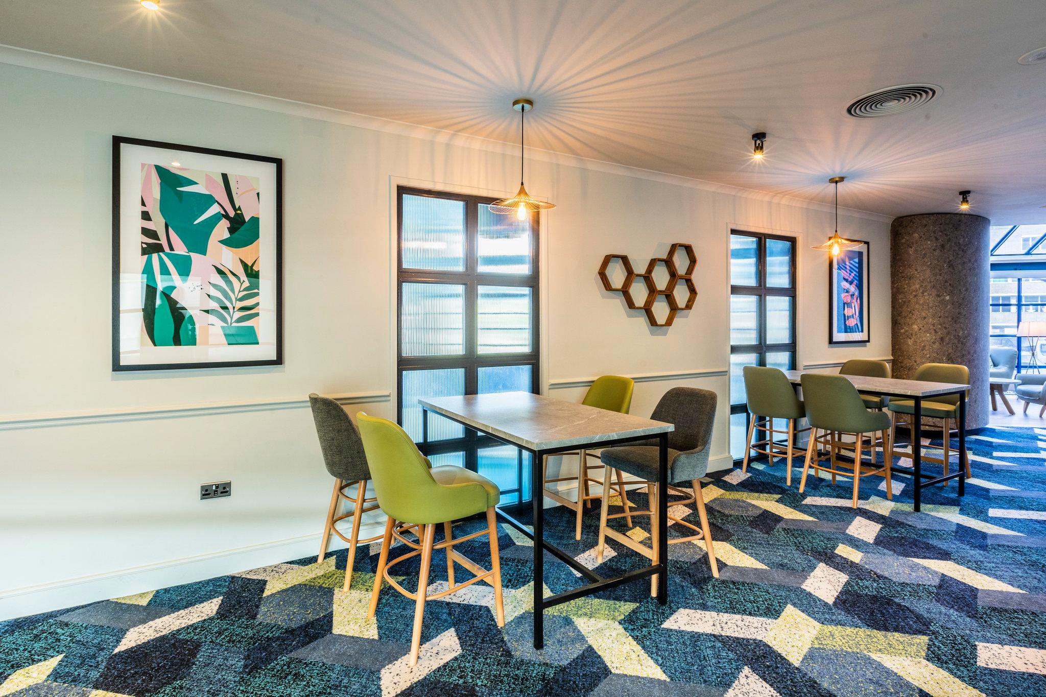 Фото Holiday Inn London - Sutton, an Ihg Hotel