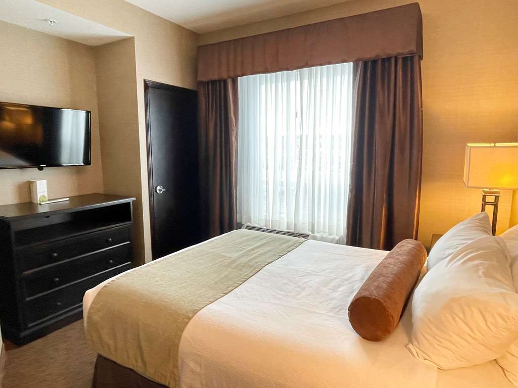 Фото Best Western Plus Okotoks Inn & Suites