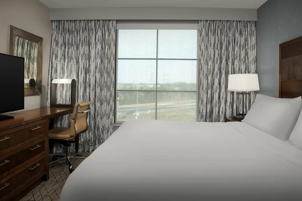 Фото Embassy Suites Springfield