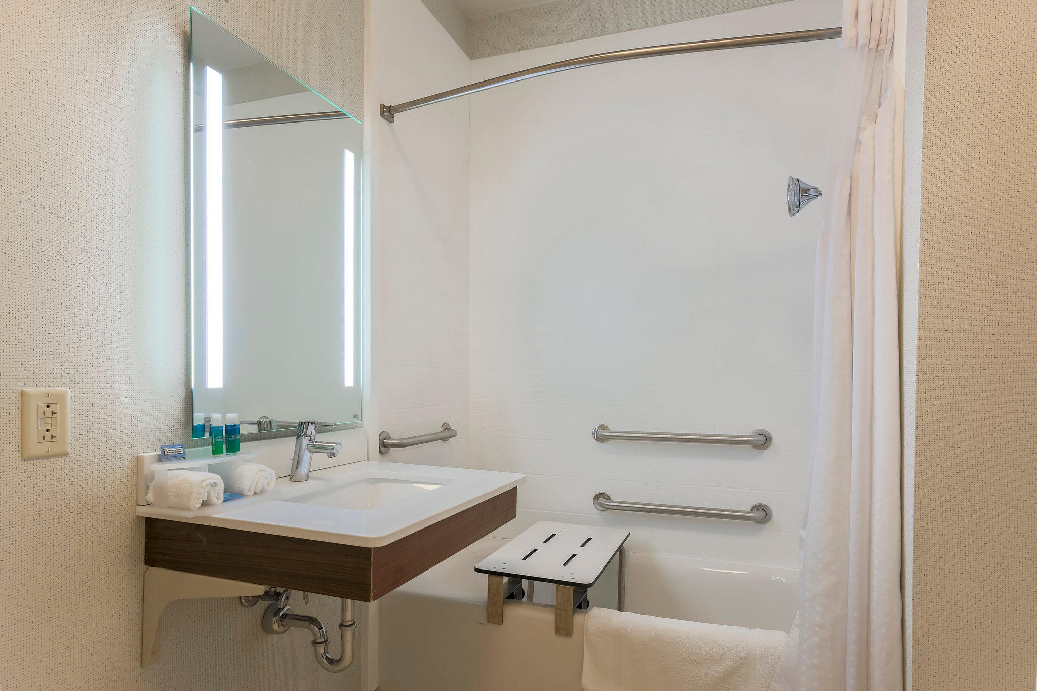 Фото Holiday Inn Express Rochester Ne- Irondequoit, an Ihg Hotel
