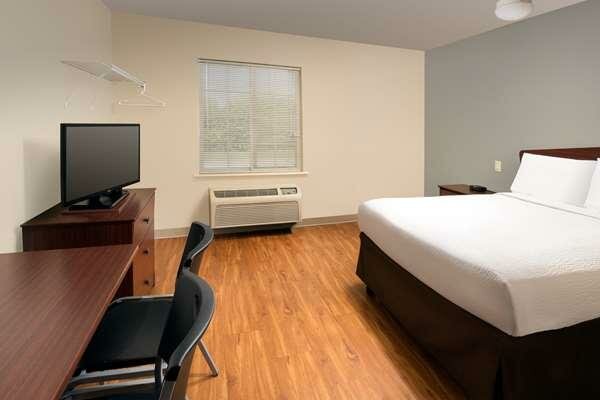 Фото WoodSpring Suites Topeka