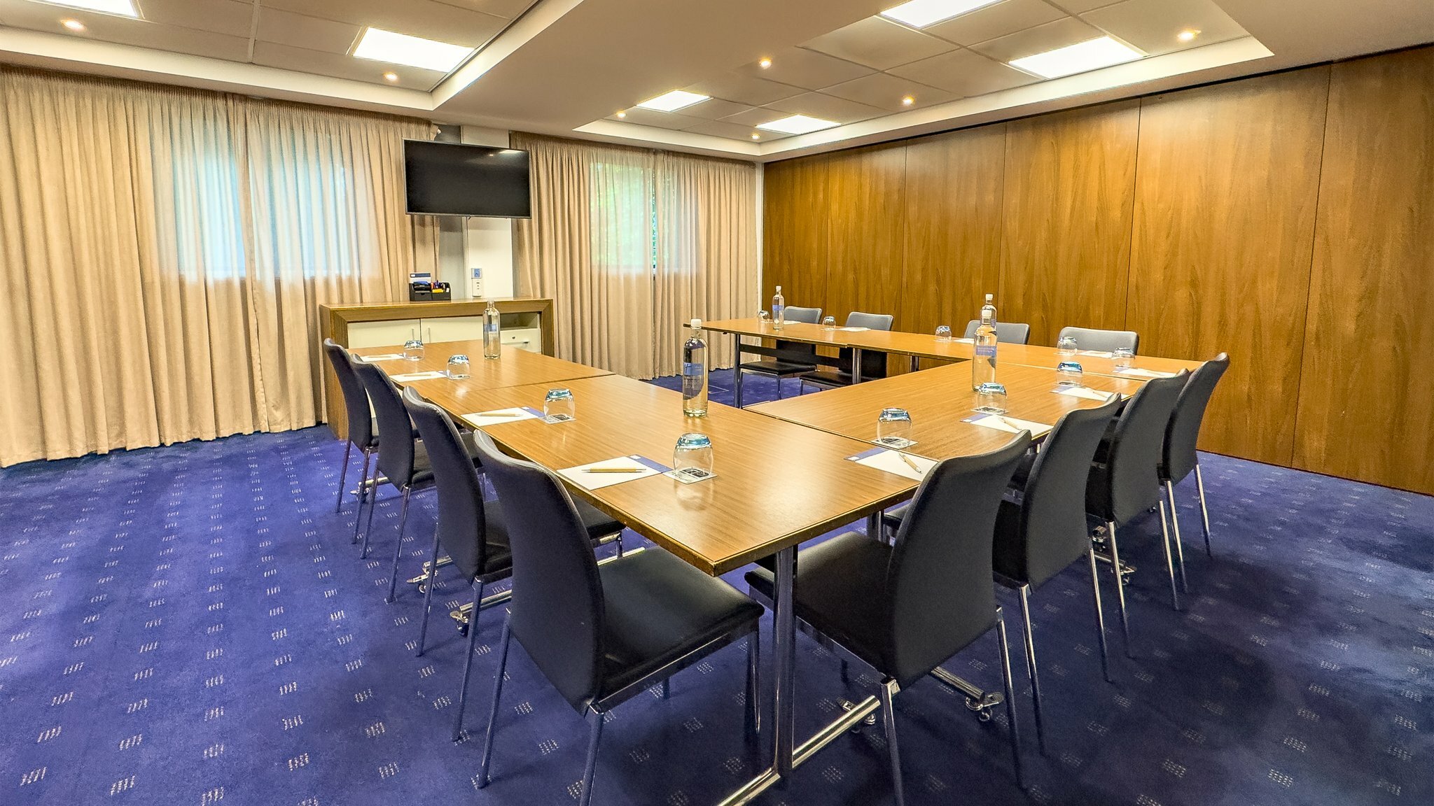 Фото Holiday Inn Express London - Stratford, an Ihg Hotel