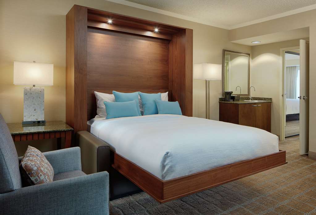 Фото Embassy Suites by Hilton San Diego La Jolla