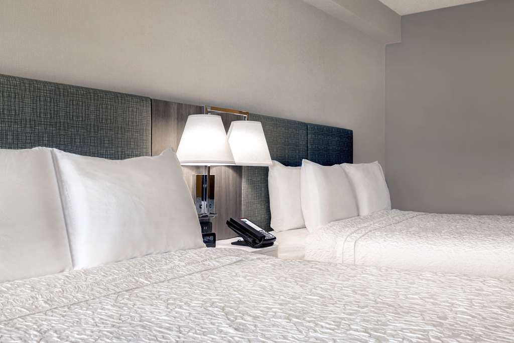 Фото Hampton Inn & Suites by Hilton Burlington Toronto