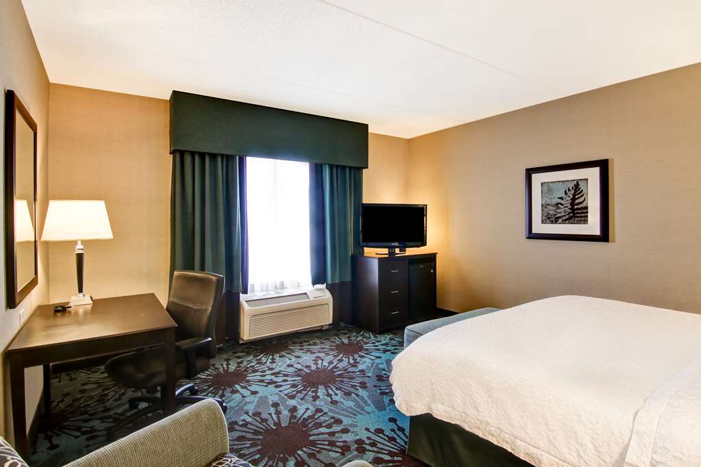 Фото Hampton Inn by Hilton Toronto Airport Corporate Centre