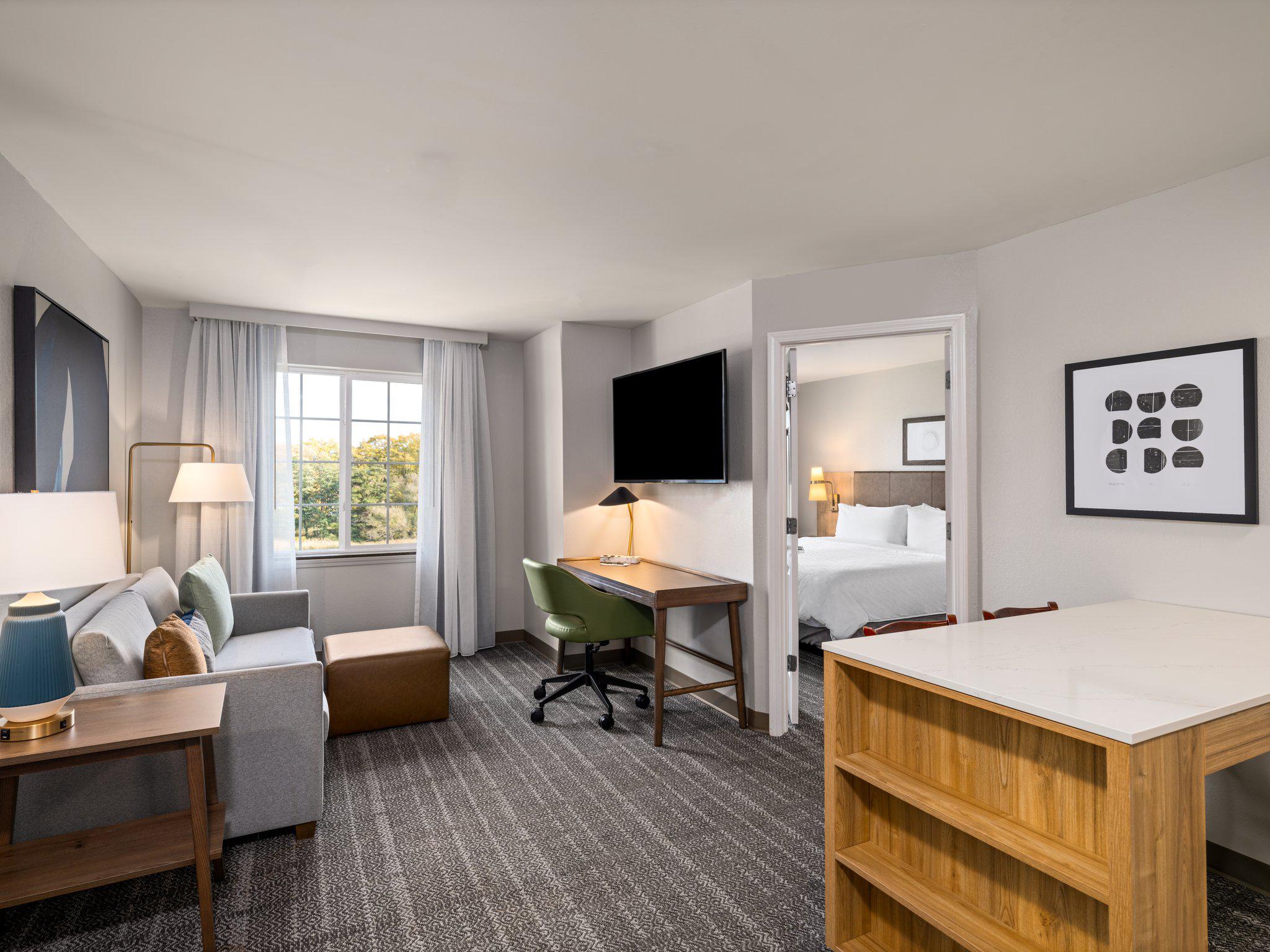 Фото Staybridge Suites Rochester University, an Ihg Hotel