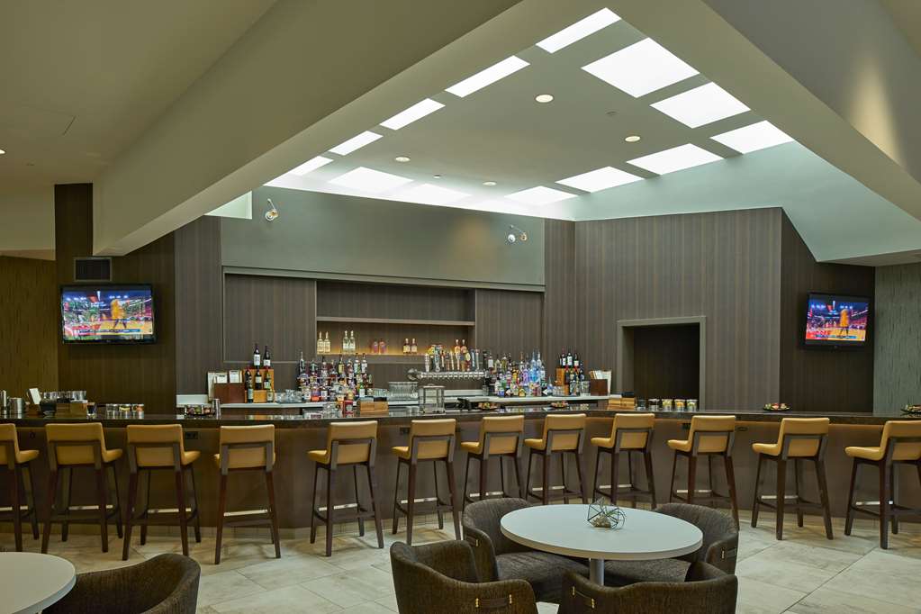 Фото Hilton Raleigh North Hills
