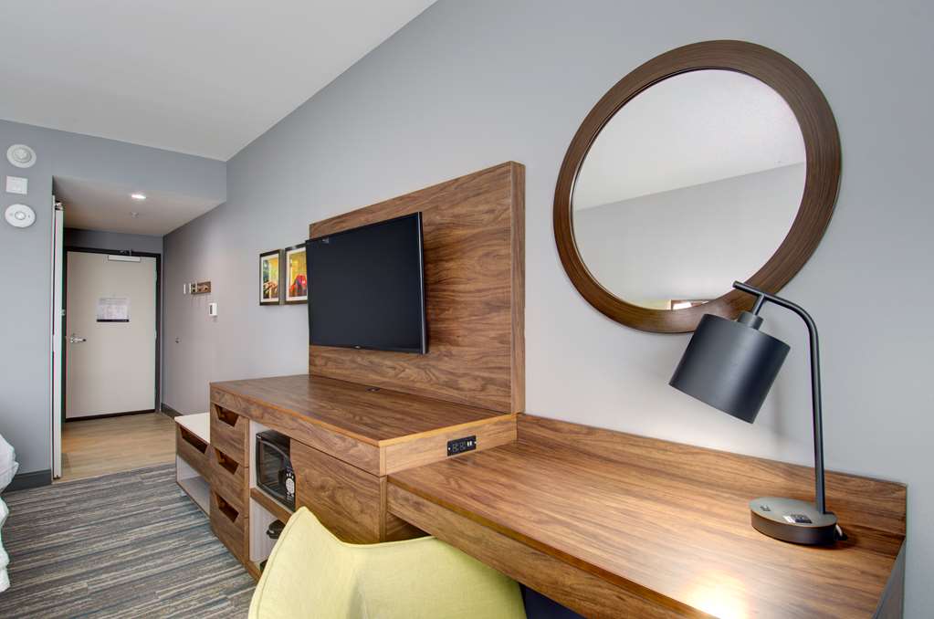 Фото Hampton Inn & Suites Portland West