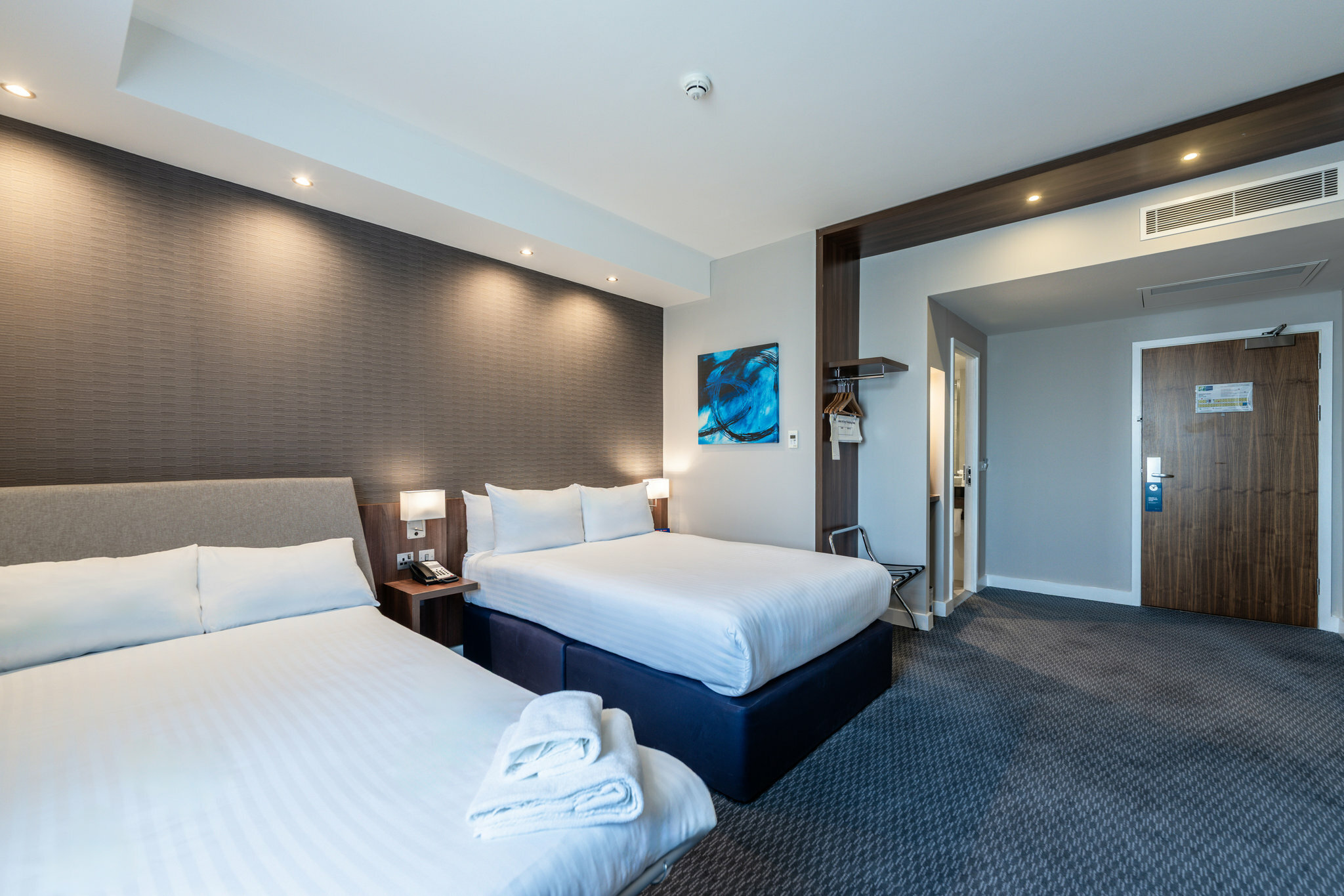 Фото Holiday Inn Express Aberdeen Airport