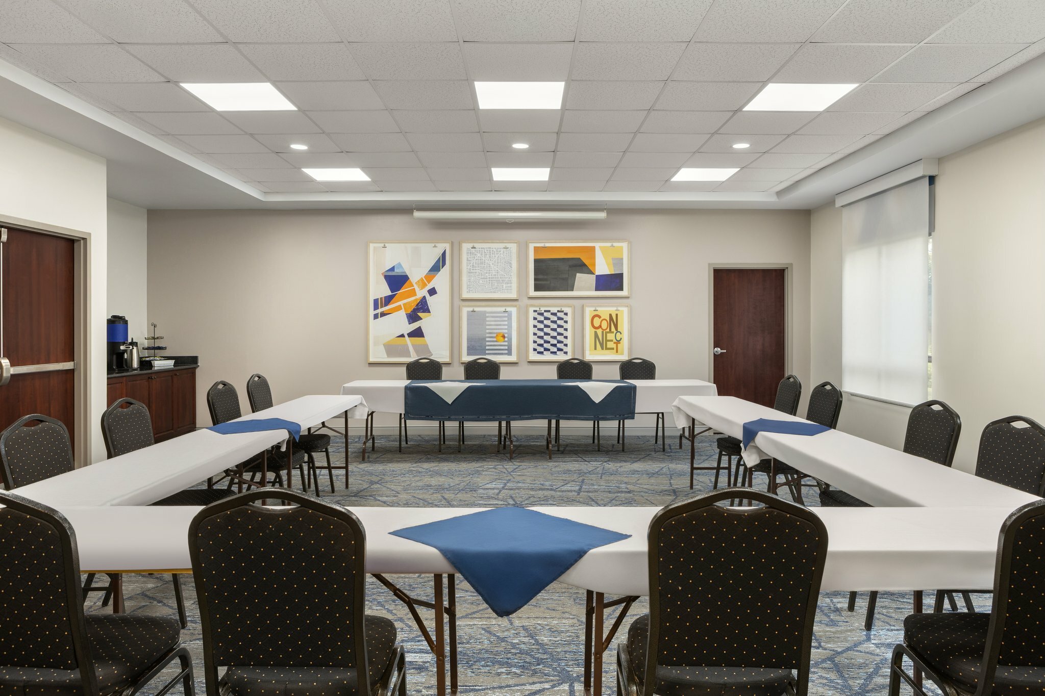 Фото Holiday Inn Express & Suites Brockville