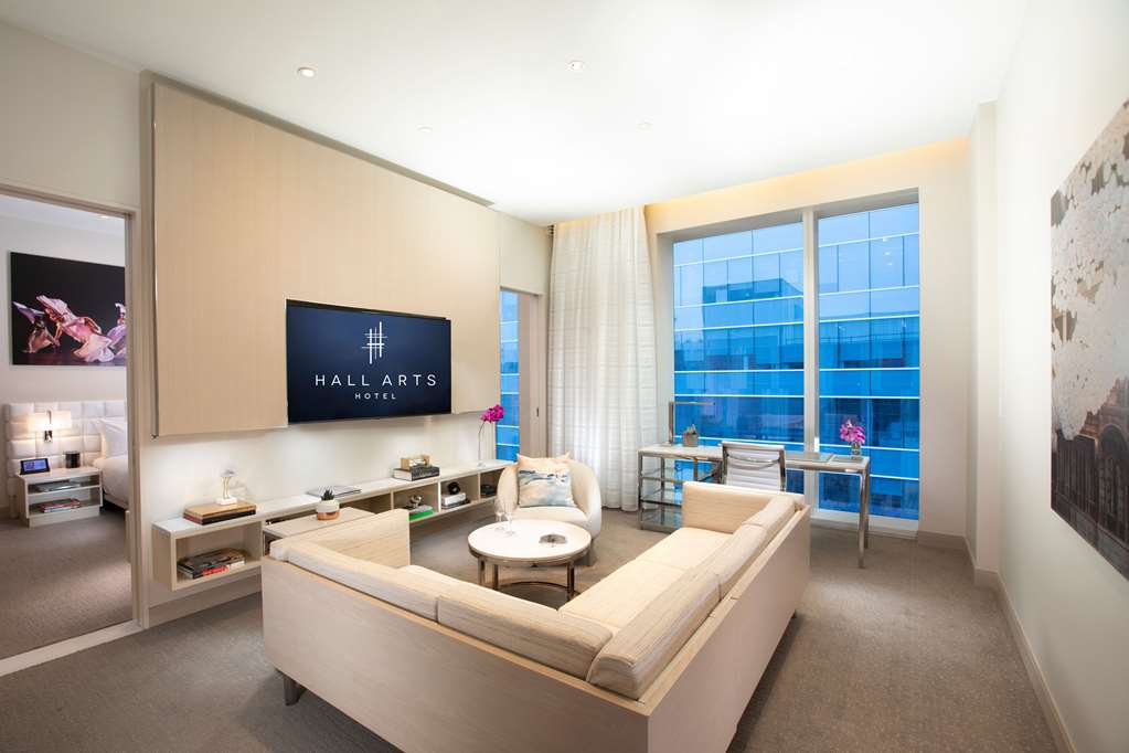 Фото Hall Arts Hotel Dallas, Curio Collection by Hilton