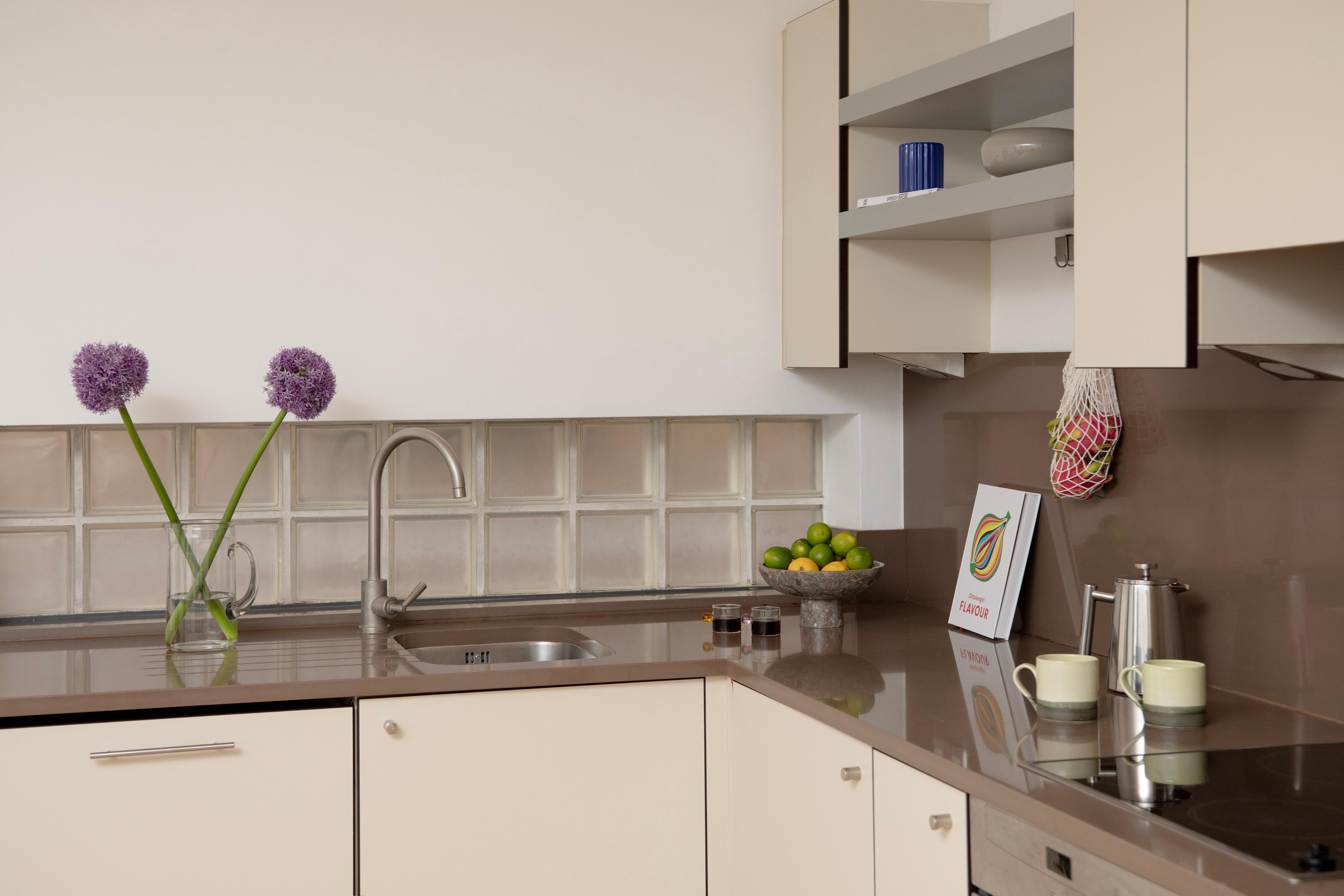 Фото Bob W Tower Hill Studios