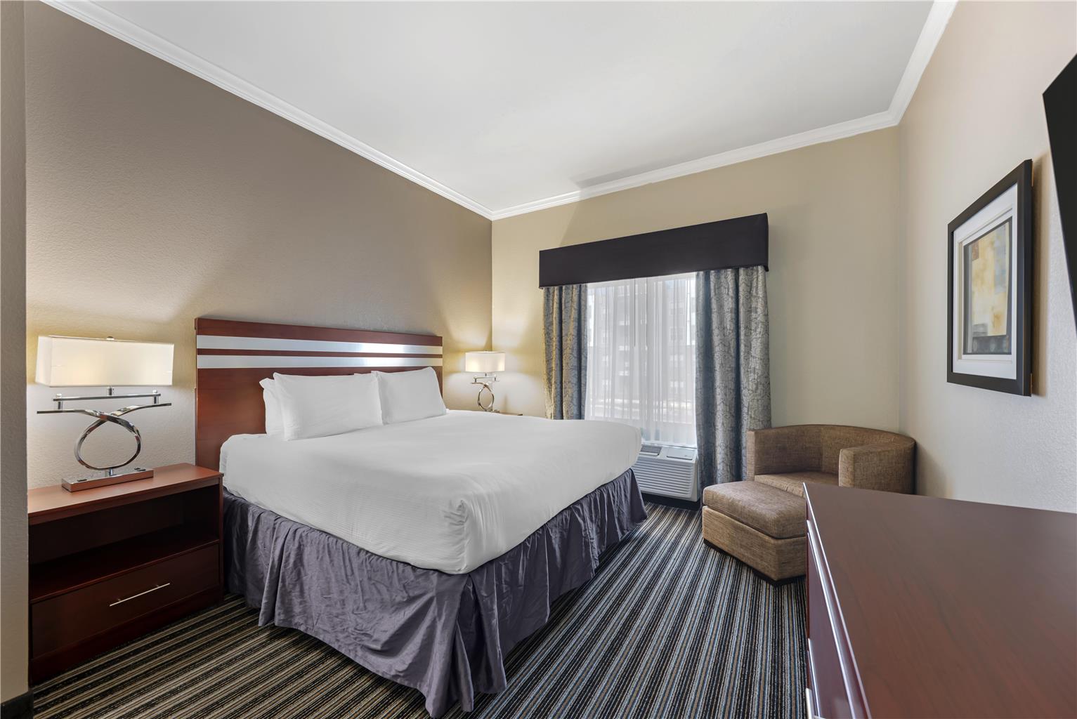 Фото Best Western Plus Austin Airport Inn & Suites