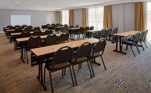 Гостиница Courtyard by Marriott Charleston Summerville в Саммервилле