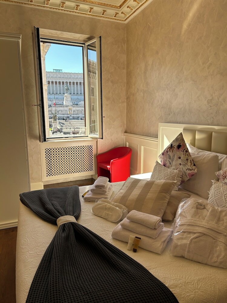 Фото Rental In Rome Piazza Venezia View Luxury Apartment B