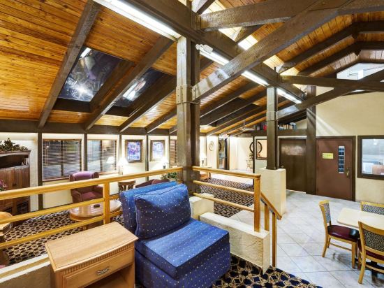 Фото Super 8 by Wyndham Hutchinson