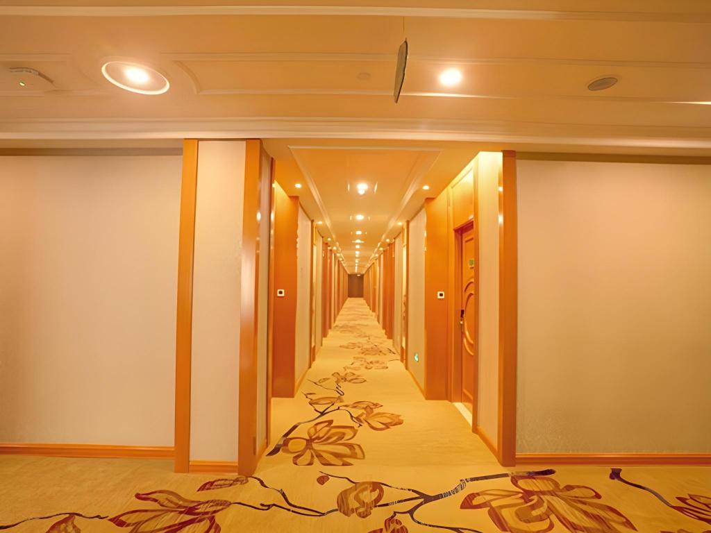 Фото Vienna International Nanjing South Railway Station