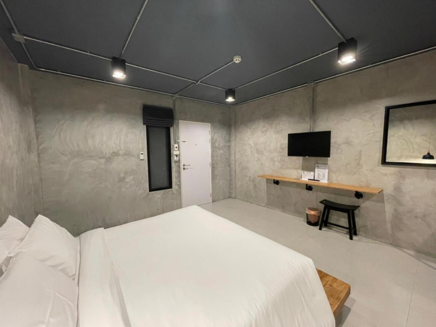 Фото Loft Space Hotel