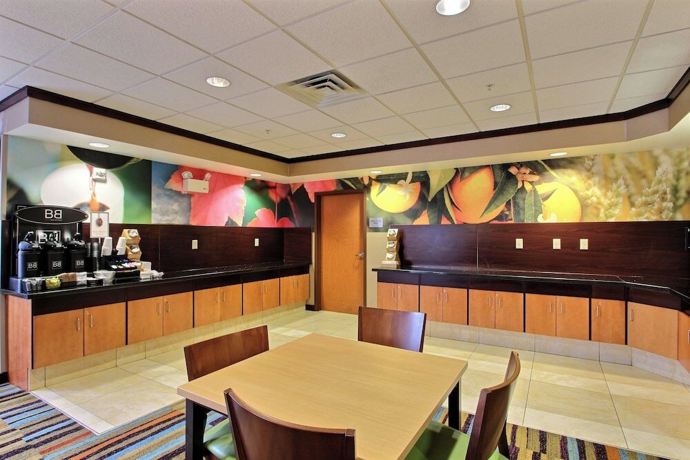 Фото Fairfield Inn & Suites by Marriott Milwaukee Airport