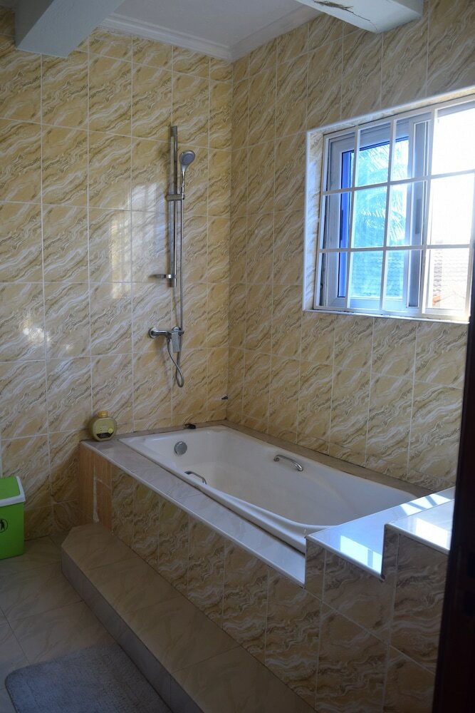 Фото Coconut Pointe Villa & Beach Resort