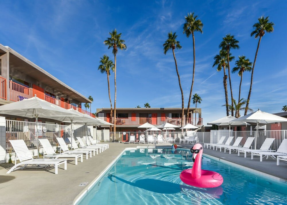 Фото Skylark Hotel