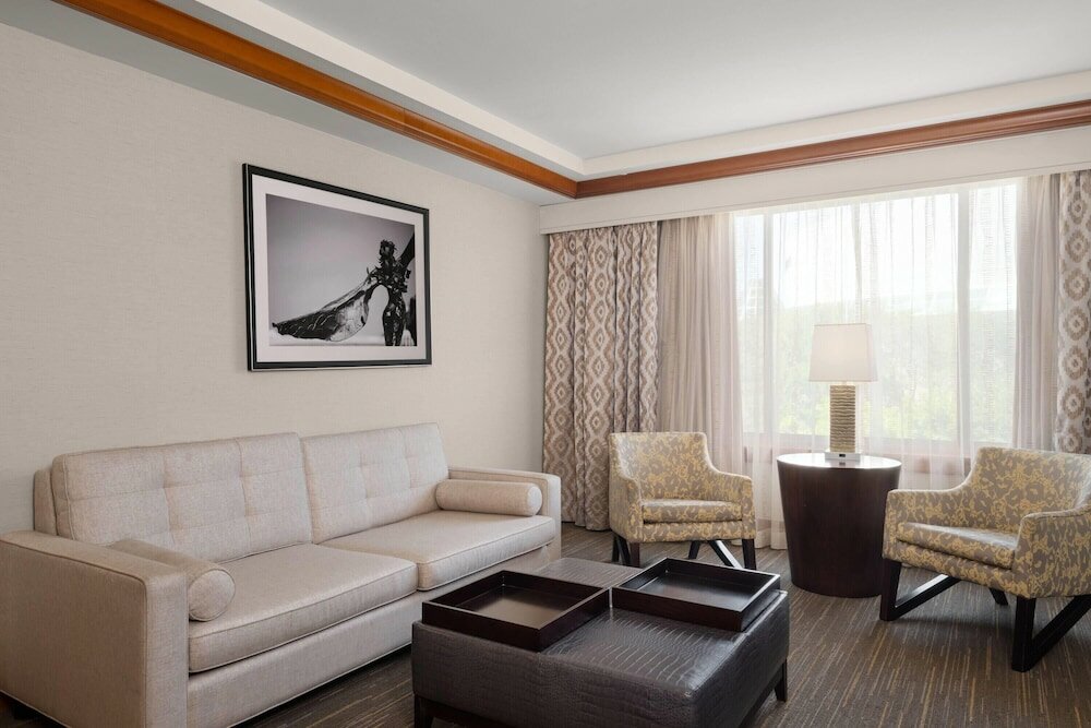 Фото Wyndham Moline on John Deere Commons