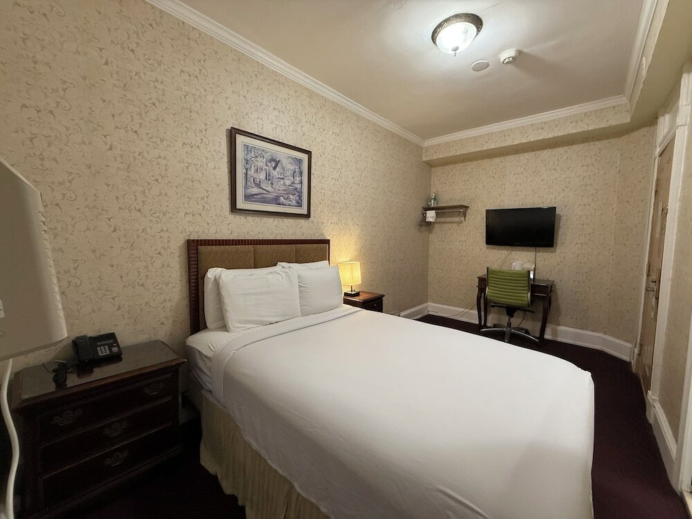 Фото The Baron Hotel